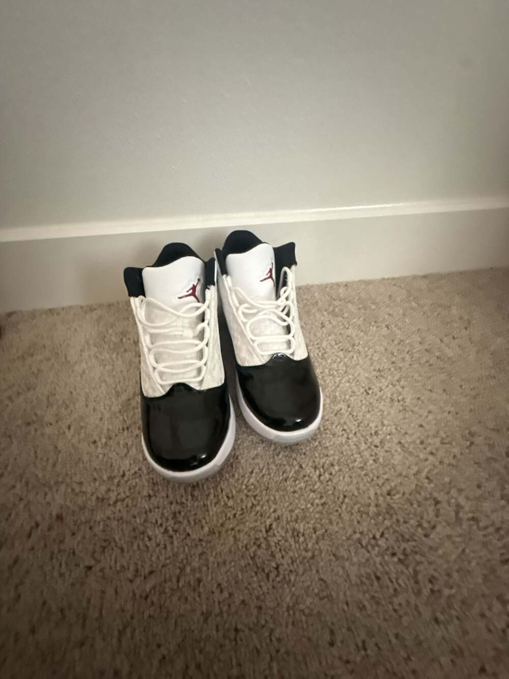 Jordan Max Aura 2 White Black Gym Red Basketball Shoes